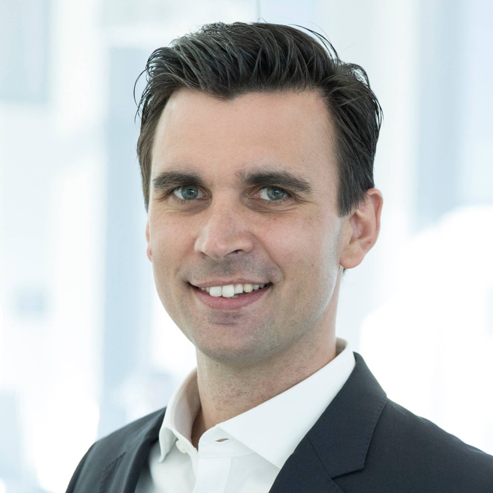 Dr. Sebastian Vogl