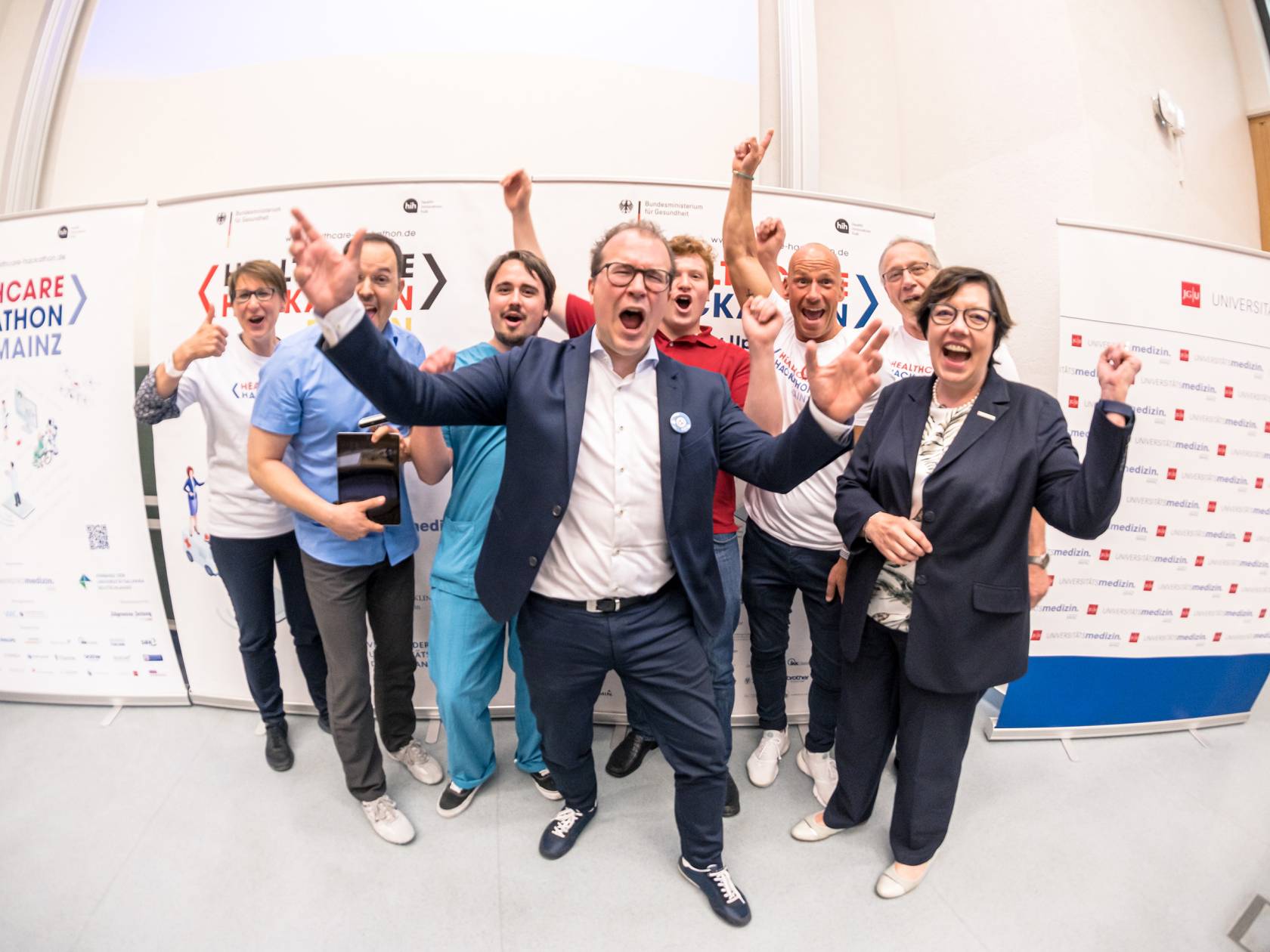 Dr. Elsner, CFO der Unimedizin Mainz, und sein Team