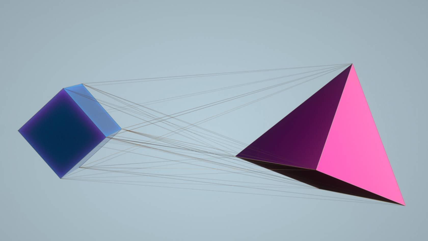 blaues viereck und pinkes dreieck vor grauen hintergrund durch schnüre verbunden